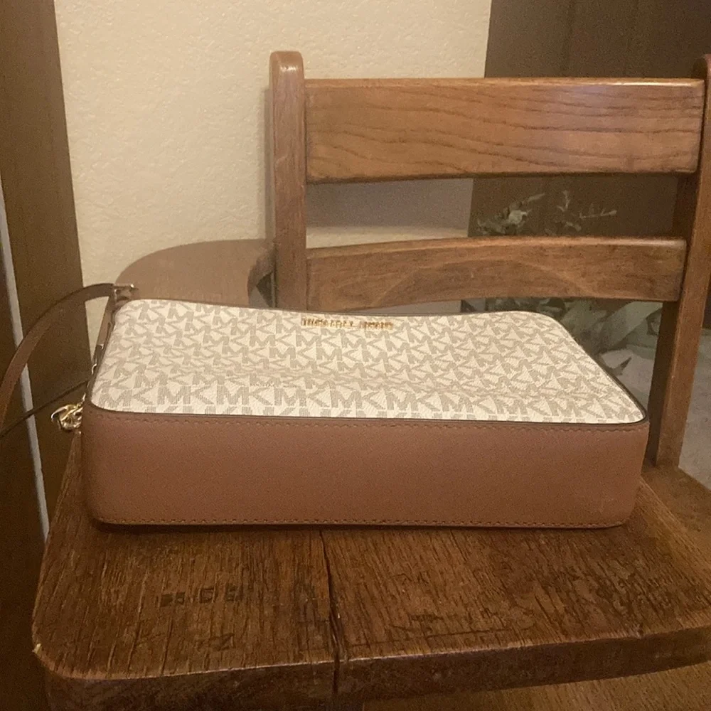 Michael Kors Jet Set Crossbody Bag Like New!